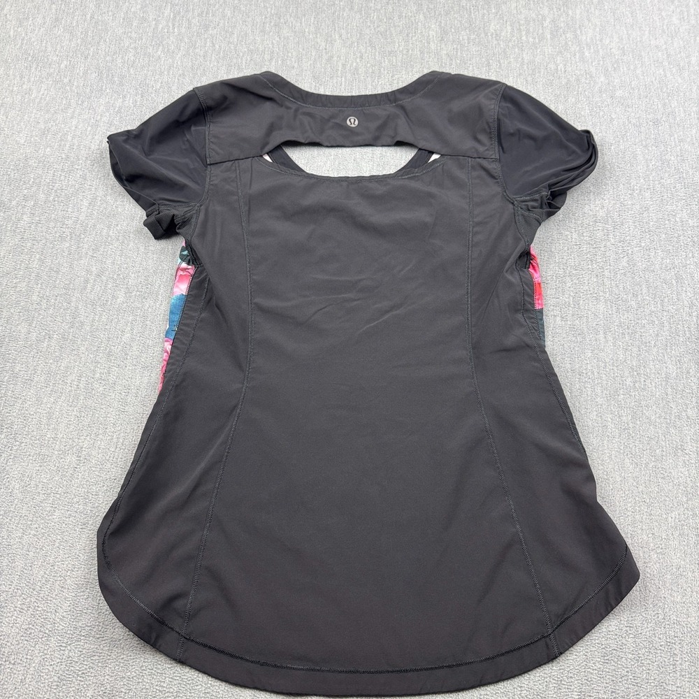 Lululemon Top Womens 6 Pink Black Secret Garden Lightened Up Short Sleeve Gym - Picture 7 of 8